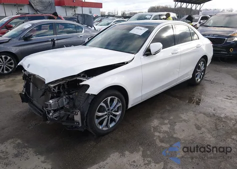 2018 Mercedes-Benz C 300 4Matic z USA, uszkodzony, nr VIN WDDWF4KB0JR319142
